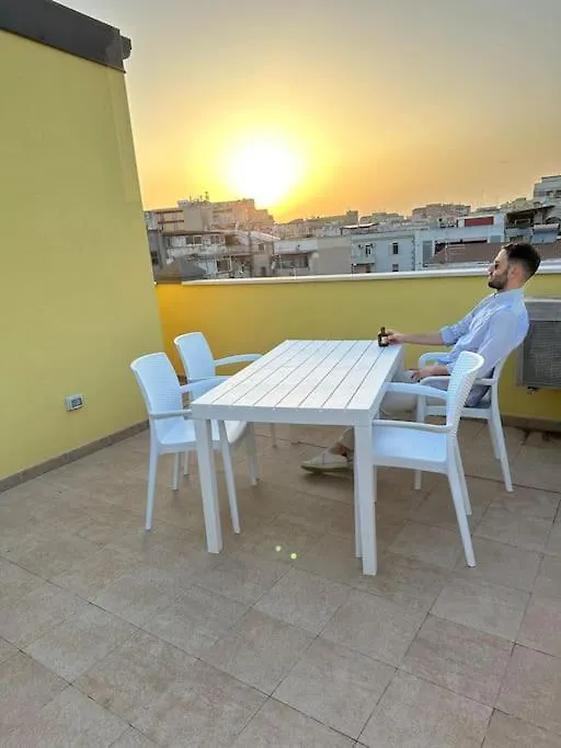 Attico Con Terrazza A Cagliari. Daire  Cagliari